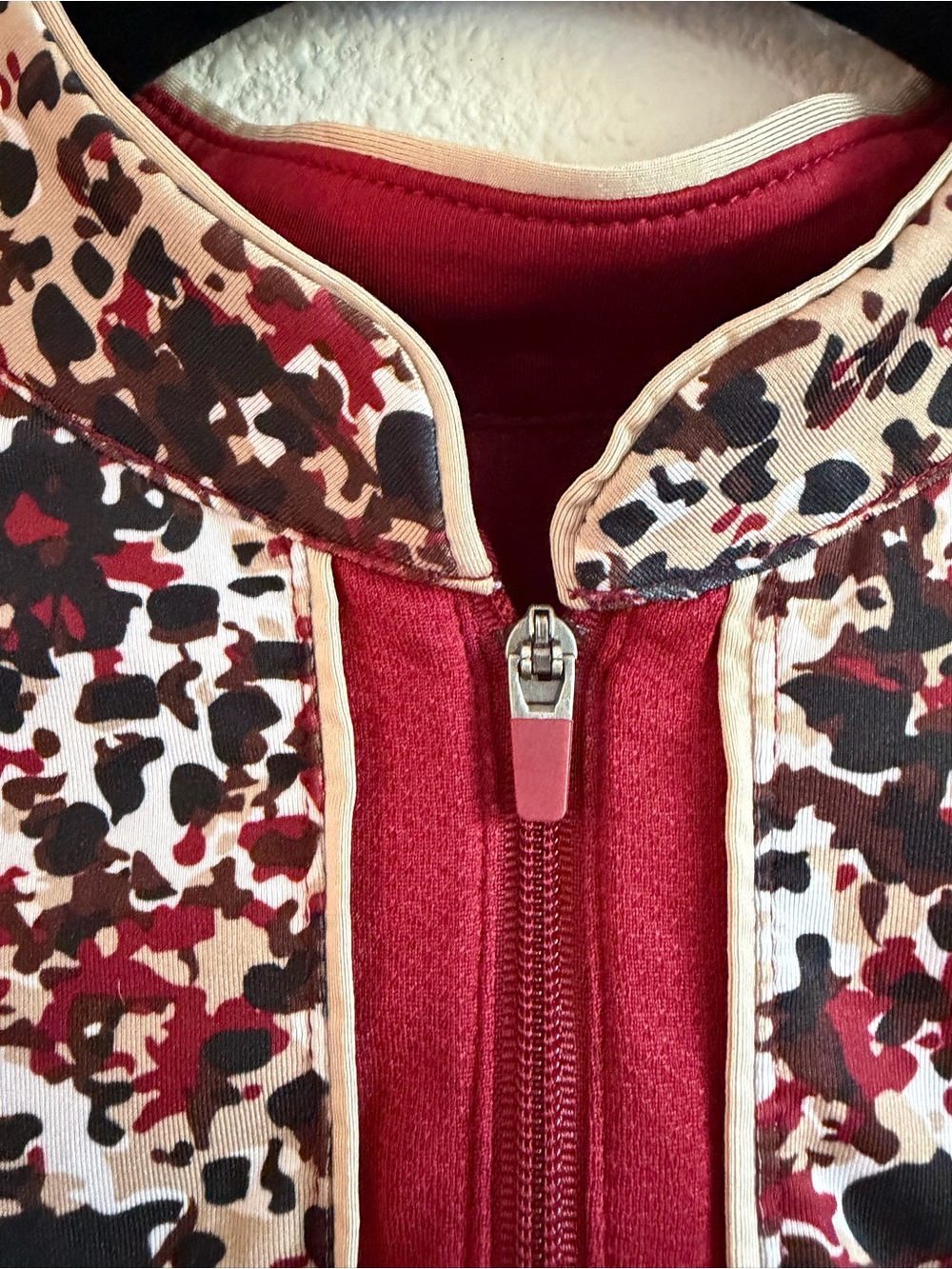 Sleeveless Red Floral-Print Zip Polo Tank - Picture 4 of 10